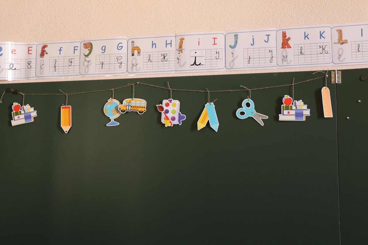 ClermontFd's tweet photo. Les petits Clermontois ont retrouvé leur copains, leur école et les équipes qui les encadrent au quotidien. 🫶

📷 Immersion dans une journée de rentrée scolaire à l’école Jules-Michelet. Elle se dote cette année du dispositif ULIS (Unité Localisée pour l’Inclusion Scolaire). https://t.co/CtFQa5FTBg