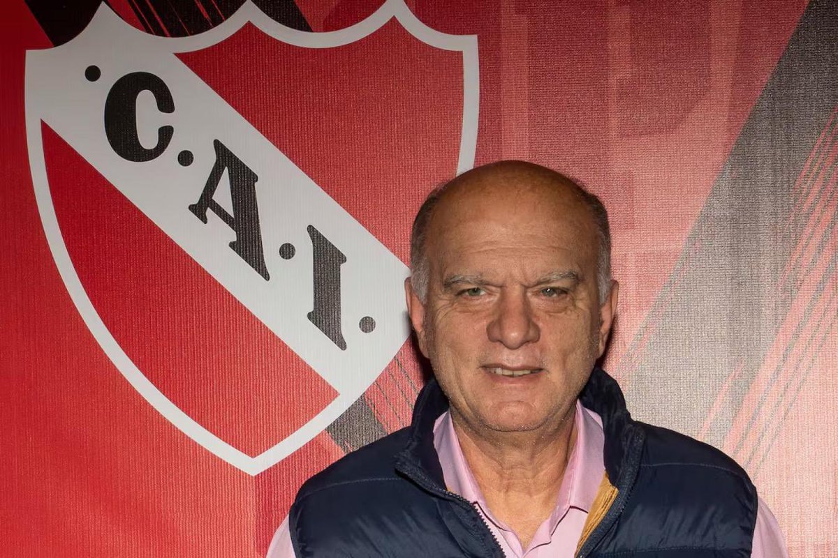 Mati_Martinez's tweet photo. 🎙️ Néstor Grindetti en @radiolared “El pasivo del Club es de 34 M USD. Dejamos un plantel valuado en 35 M USD”.

“Ninguno de la mesa chica se va a presentar en la elección. Ni yo, ni Seoane, ni Urreli, ni Sartori”.

“Las elecciones serán la primera semana de diciembre”. https://t.co/2XwzmirxYW