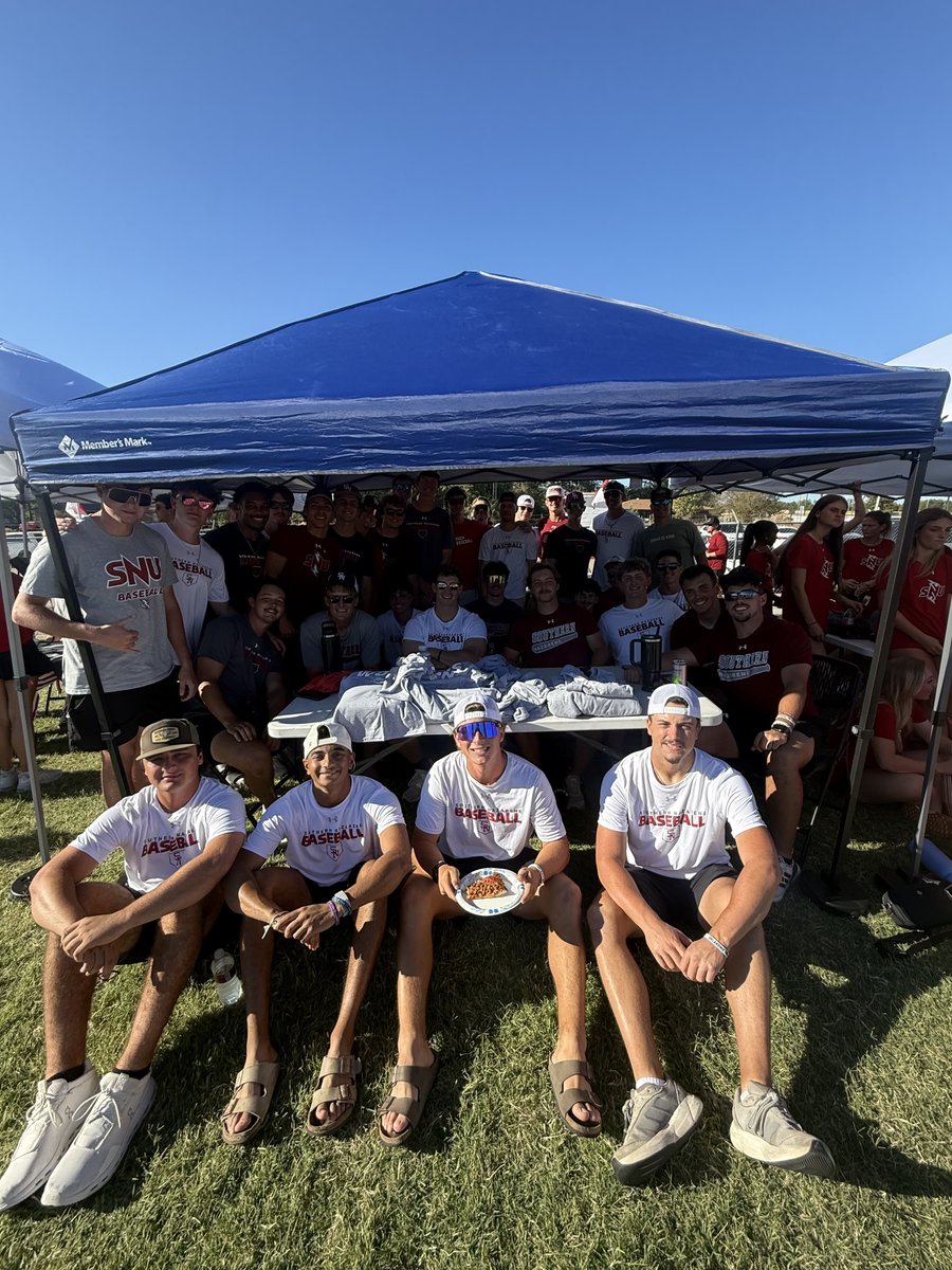 SNUBaseball's tweet photo. Our guys had a blast at the Storm Warning Tailgate last night cheering on @SNUFootball! https://t.co/MLwl2tpQG2