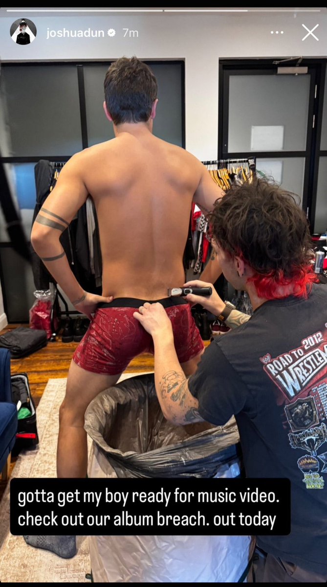 time2saygoodbye's tweet photo. i Think the funniest part of This image is that there was No reason to be doing this at All. just playing around in His butt for fun https://t.co/hi6M6nlrsJ