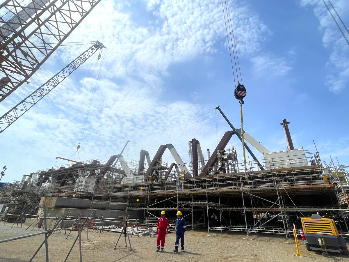 bp_Azerbaijan's tweet photo. 🌊Şahdəniz Kompressiya layihəsi üzrə işlər təhlükəsiz şəkildə və qrafiki qabaqlayaraq davam edir. 
Üst modulların, dayaq blokunun elementlərinin və sualtı konstruksiyaların tikintisi üzrə əldə olunan əhəmiyyətli irəliləyiş #Şahdəniz yatağının işlənməsinin növbəti mərhələsi olan bu layihənin uğurla həyata keçirilməsində daha bir addımdır. 
👉 Ətraflı: https://t.co/vFY2Qi6ZqS 
#bp #bpAzərbaycan #ŞahdənizKompressiyaLayihəsi #ŞDK 
--- 
🌊Construction works for the Shah Deniz Compression project are progressing safely and ahead of schedule. 
From topsides and jacket elements to subsea structures, every step brings us closer to delivering the next chapter of Shah Deniz. 
👉Learn more: https://t.co/G5C6QsZJAR    
#bpAzerbaijan #Shahdeniz #ShahdenizCompressionProject #SDC