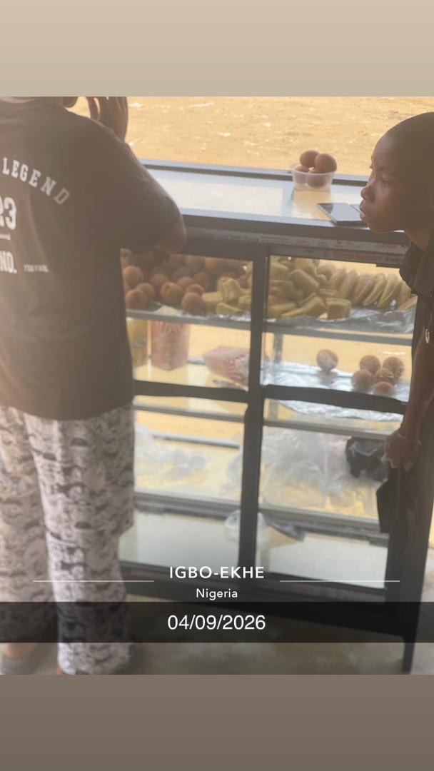 OnlyMrsGift's tweet photo. Day 1 of original contents.

What are you buying from me today? I beg you to come buy something so that my kids and I can see food to eat. 😟😏 https://t.co/0z1NuDIruD
