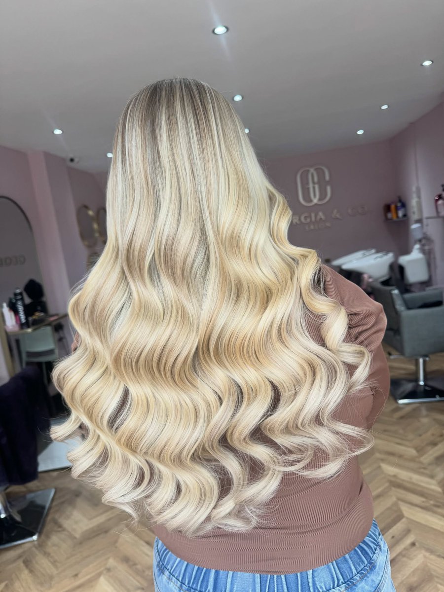 KishaLisby's tweet photo. Full head foils, toner, and tape fitting. Scandinavian blonde, 20–22 inch invisible tapes. https://t.co/vdpIKhbPGN
