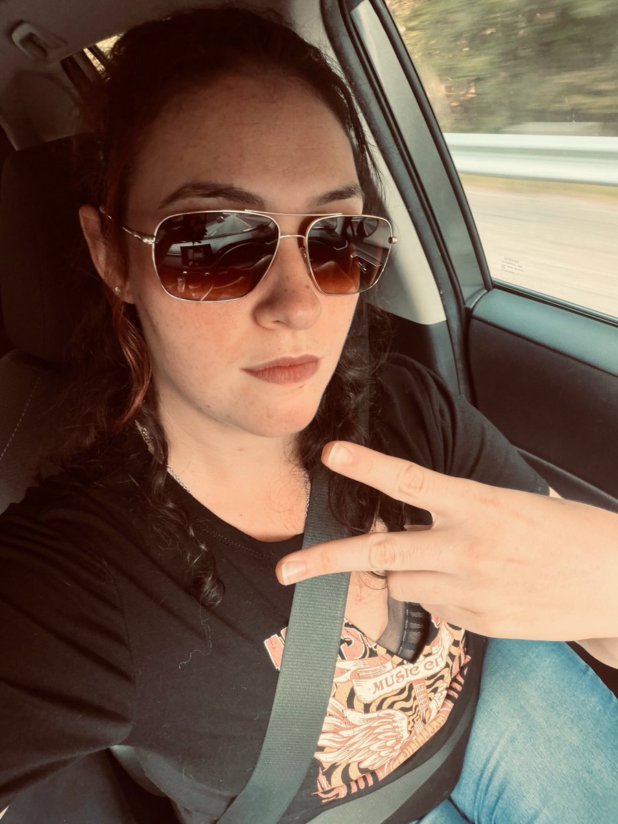 KamiKilty's tweet photo. Stone Pony rocked last night… in bed by 4:30 AM… Heading to Nashville from Pennsylvania today. If that ain’t the rockstar life! https://t.co/SswjRlEKS6