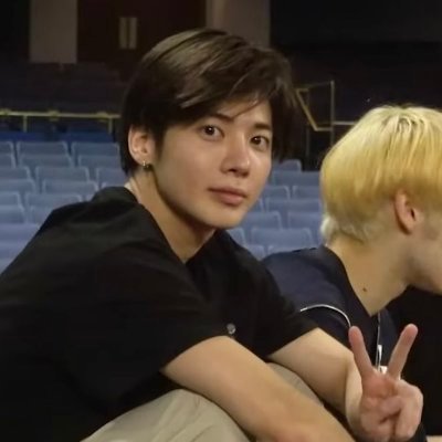 Eterntally's tweet photo. Cw // rl

Profile                      vs                         the user

Admin hadir https://t.co/fFQlaR2F6O