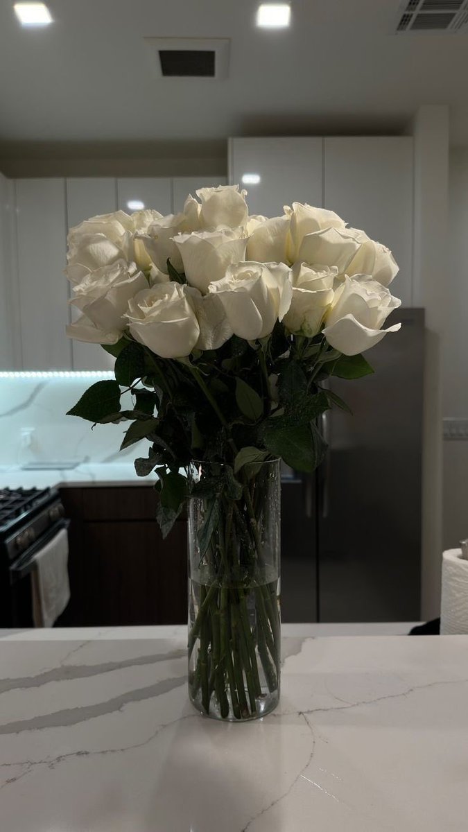 bossbabejass's tweet photo. Just a girl that LOVES flowers 😍 https://t.co/W1qUYmdyDg