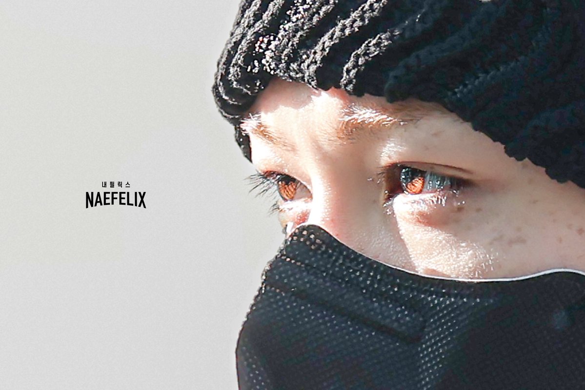 un_lix0's tweet photo. such a beautiful shot, it shows felix’s freckles and his beautiful honey-brown eyes so well https://t.co/mzTNjyC0DJ