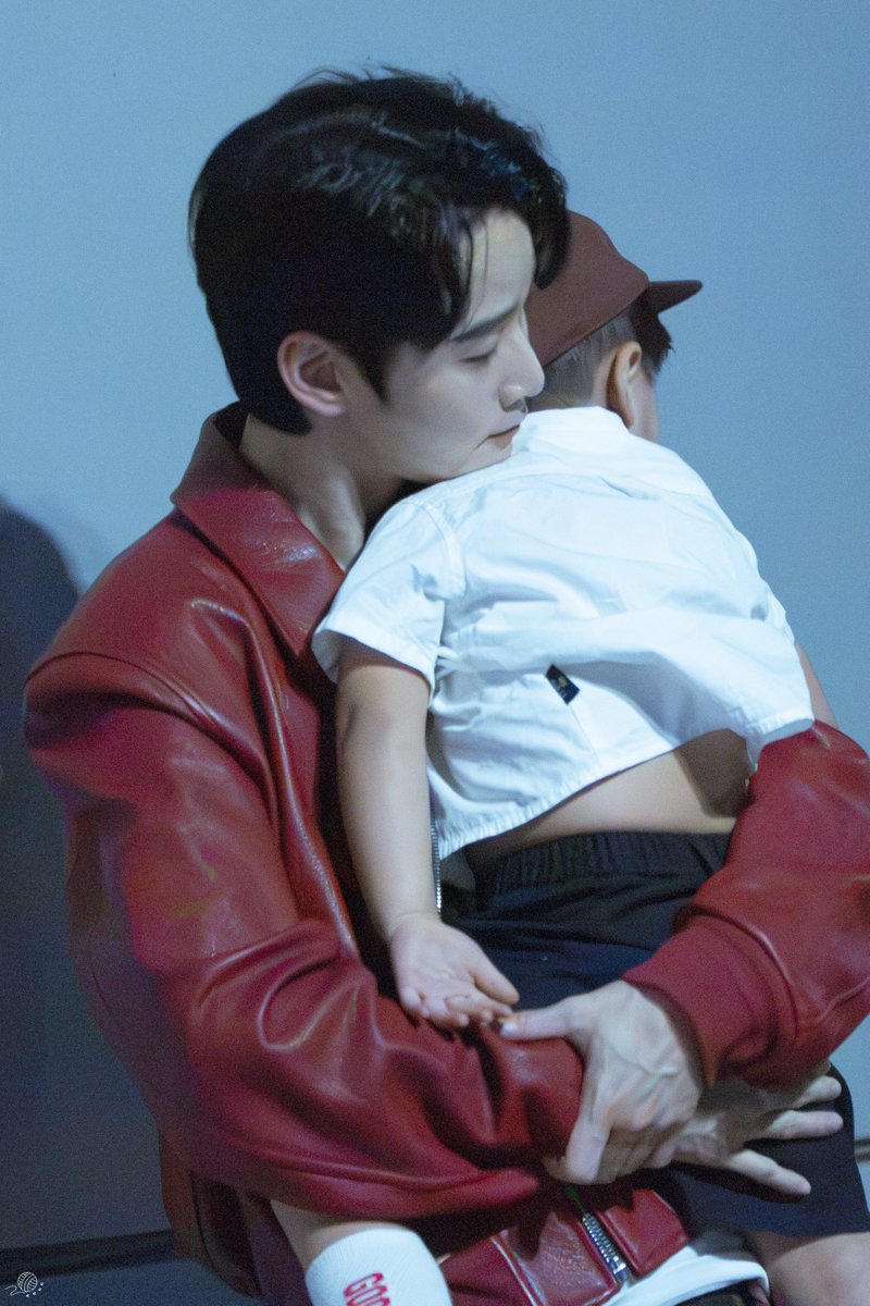 tarae_pic's tweet photo. 260902 킨 밤 지새우고
퇴근길

#임강성 배우님 https://t.co/qeWue7Dhkz
