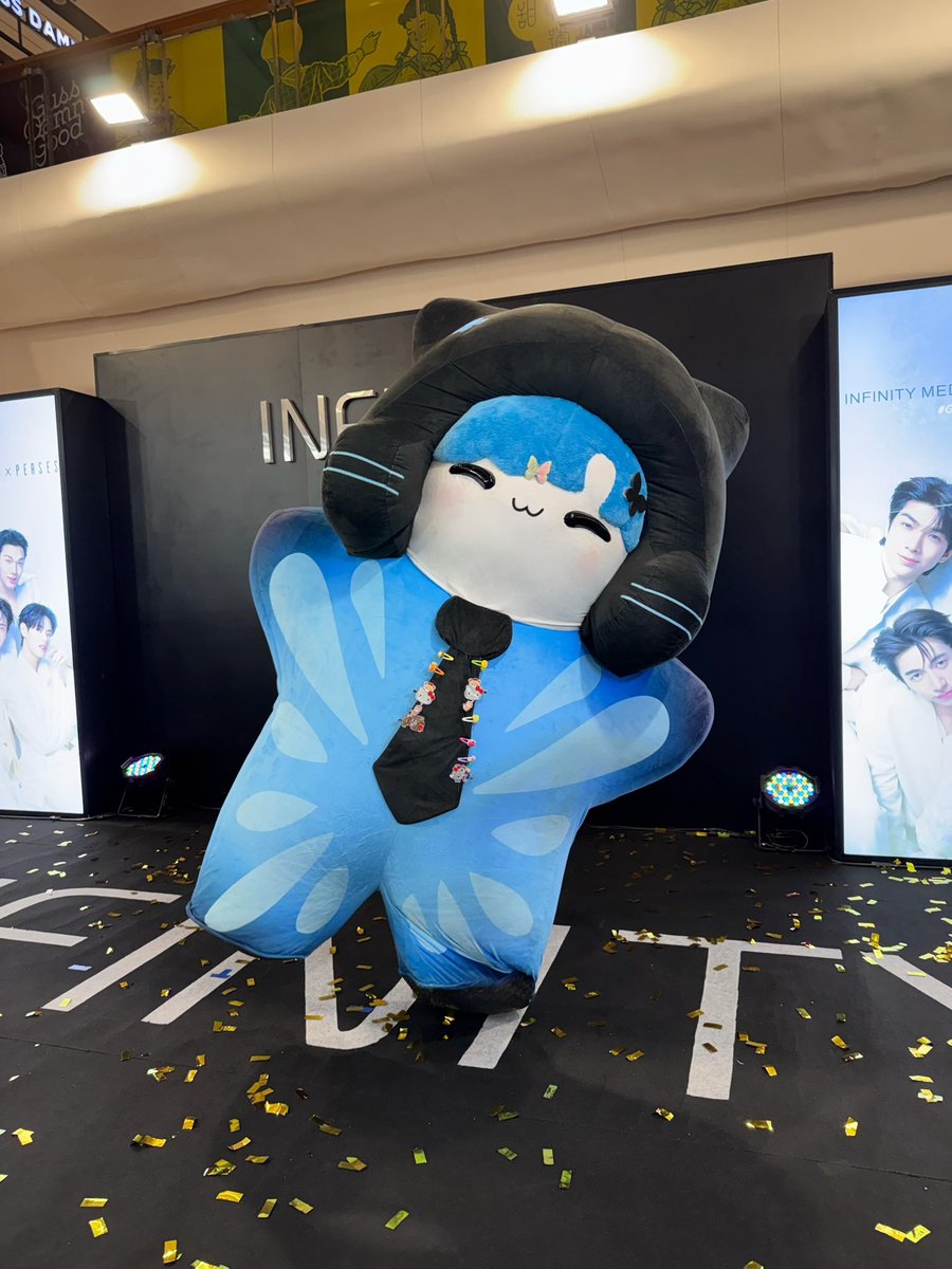 Mhiiprew's tweet photo. Peekaboo, Unyaii! Your pretty granddaughter is right here 😋
I’m super duper happy today! Thank you, unyaii, for sending so much love and encouragement to me and Papa, and for bringing me all kinds of cute little goodies too! Ehehe 🎀🦋 Love you, unyaii! 😍 https://t.co/rkKWdt403i