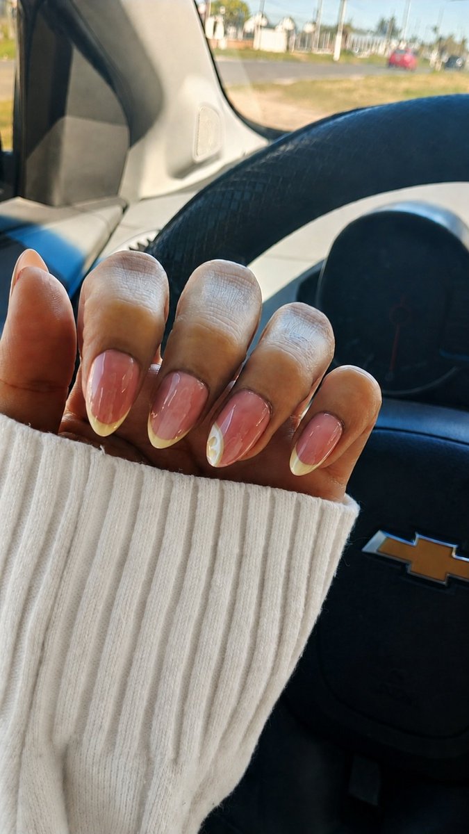 KittyKuturr_'s tweet photo. Uñitas de primavera 💛🍋 https://t.co/c2JRjQxz6F