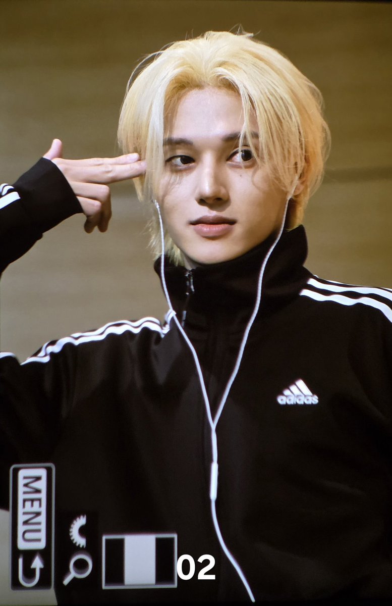 safe4caratiny's tweet photo. thinking…….. https://t.co/1MkFR5lS4r