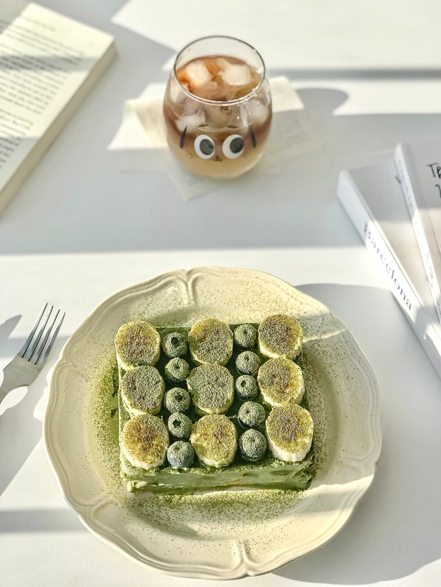 purpk723663's tweet photo. Sharing crispy matcha rice crackers with my bestie today! Nothing beats this crunchy, umami-packed snack that’s perfect for our lazy afternoon chat. https://t.co/cdym9E6quI