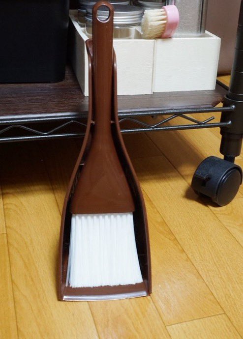 munevveralks's tweet photo. 散歩中に突然ハムスターが行方不明になり、どれほど探しても見つからず、、泣きそうになりながら床掃除しようとしたら…

ここが快適な個室だったらしいです。 https://t.co/4EDhJiMOKy