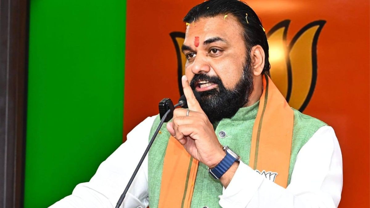Akanshapathak97's tweet photo. बिहार सरकार का मोतिहारी में ₹350 करोड़ का मेगा डेयरी प्लांट लगाने का फैसला चंपारण के किसानों के लिए बड़ी सौगात है।  घोषणा के महज 2 घंटे में 29 एकड़ सरकारी जमीन चिन्हित होना सरकार की तेज़ी दिखाता है। हजारों पशुपालकों को बेहतर बाजार और आय के नए अवसर मिलेंगे। वाकई, बिहार सरकार का यह फैसला सराहनीय है।
