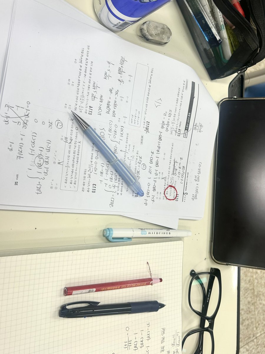 yourmarjesty38's tweet photo. #studytwt 

평일에 5시간 넘긴거 넘 오랜만..
저 드디어 역학과에너지 중간범위까지 1회독 끝냈어요 헤헤 https://t.co/jZXELwhIrZ