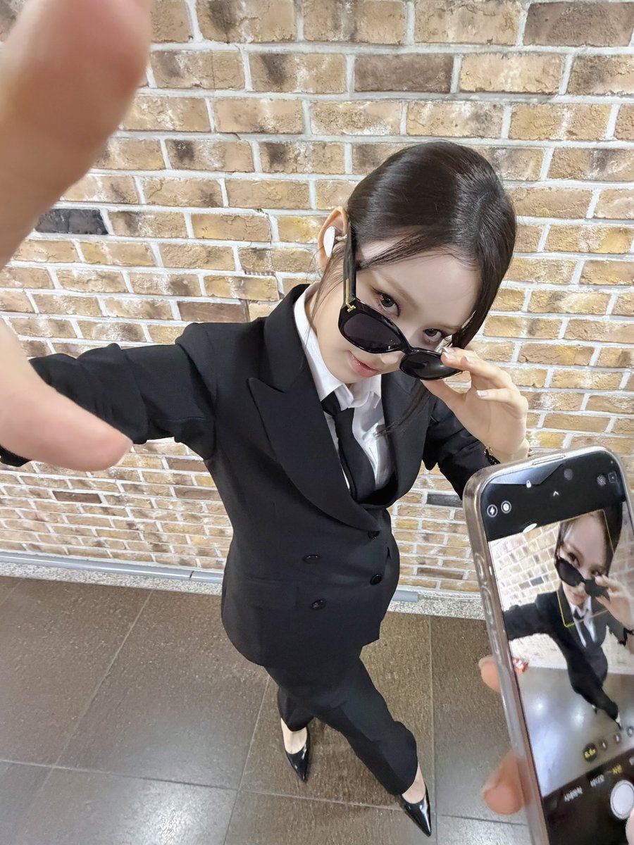 hotdogbbang's tweet photo. 지민아 구석에 저 사진도 보내쥬세요 https://t.co/zX5qJCOpRW
