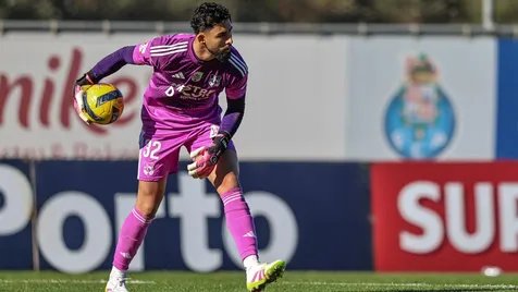 J_K_Albuquerque's tweet photo. O Rio Ave garantiu a contratação de Vitor Hugo junto do Lus. Lourosa por um valor ligeiramente superior a 1M€.Os leões fazem a sua maior venda de sempre e ficam ainda com 10% de uma futura transferência. O guardião, de 25 anos, assinou por quatro anos. c/@NBarbosa https://t.co/H6aw7IVGhE