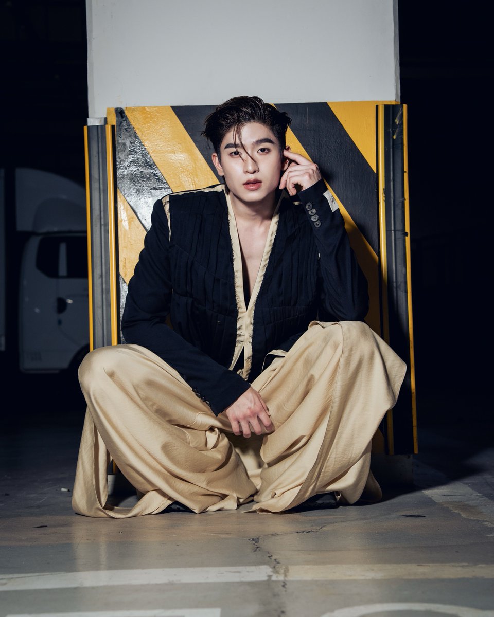 dumboosunday's tweet photo. โทมัสก้องเท่โคส สิบสิบสิบเลย ㅠㅠ

THOMASKONG IN SFWSS27
#MMAMSS27RUNWAYxTMK
#MMAM
#seoulfashionweek2027ss
#thomaskong https://t.co/899Ke2kRaQ
