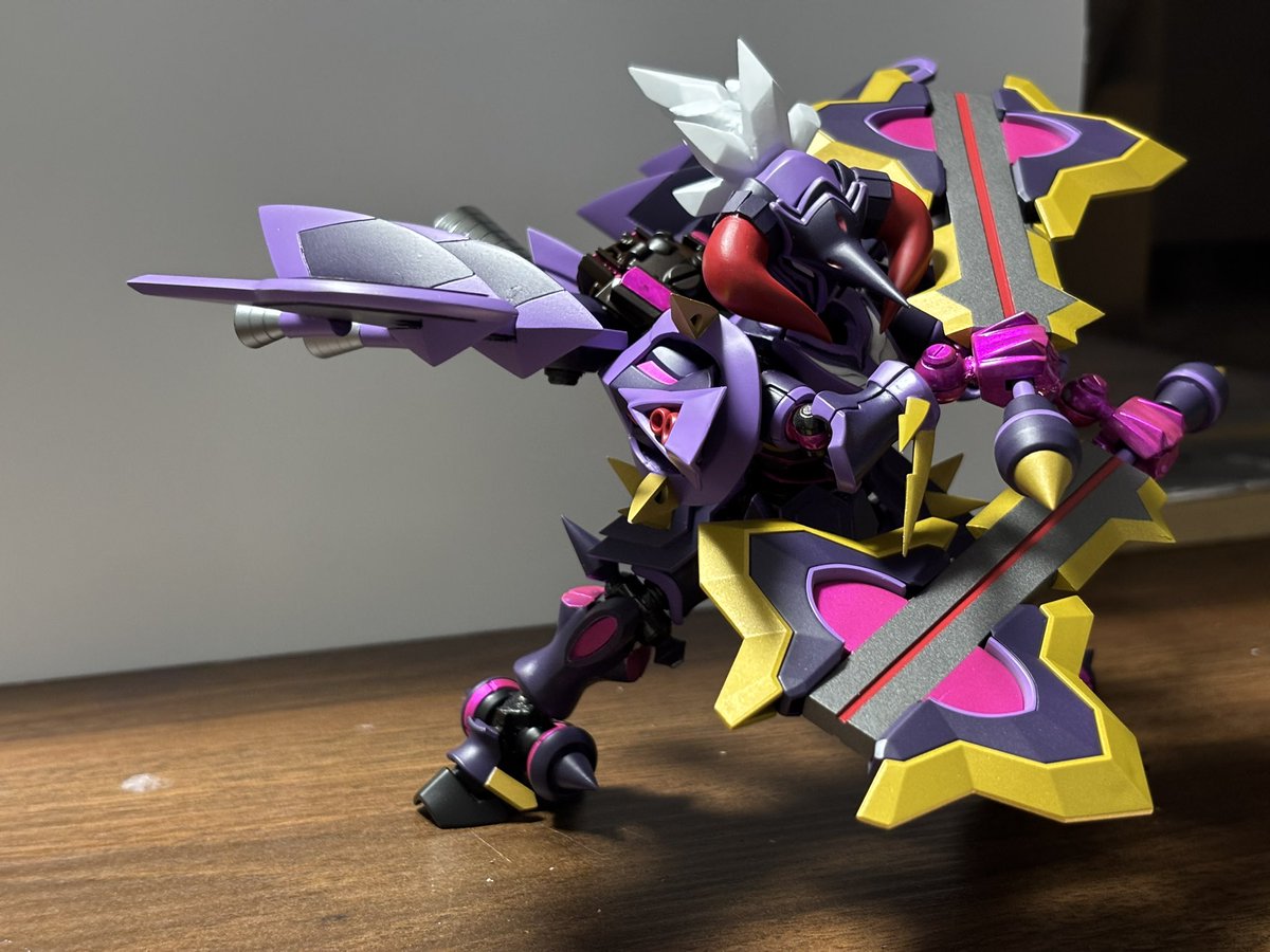 Ichiha_1828's tweet photo. #鹿ダンコンテスト
#ダンボール戦機
#LBX
テーマ①で参加させていただきます。

LBX「マキシマムゼノン」

プロトゼノンをベースにしたLBXになります。
攻撃特化型のオリジナルゼノンという感じです。力強い印象を持たせるため、斧は両手装備です。
よろしくお願いします。 https://t.co/79kqtHlqCY