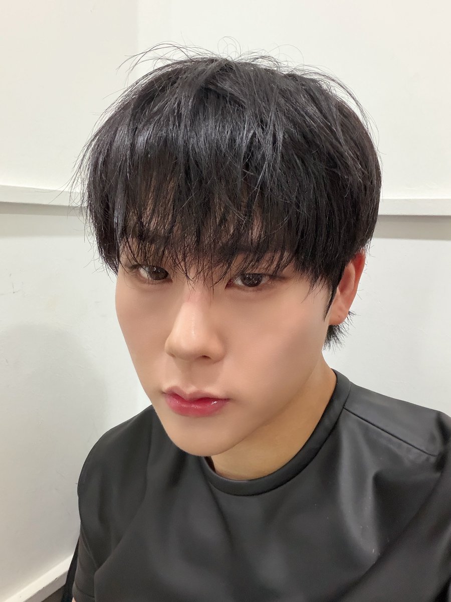 OfficialMONSTAX's tweet photo. 첫 주 다치지말고 잘 달려볼게🔥 #주헌 https://t.co/PNpmsKznoZ