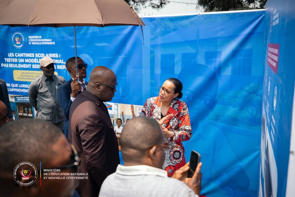 EchangeT39425's tweet photo. 04 septembre 2026.
• À l’occasion de la rentrée scolaire 2026-2027, le président de la République, S.E.M Félix-Antoine Tshisekedi, accompagné par de la ministre d'État, @malu_raissa, est allé à la rencontre des élèves et enseignants de trois établissements scolaires de Kinshasa. https://t.co/HbNO43GtQw