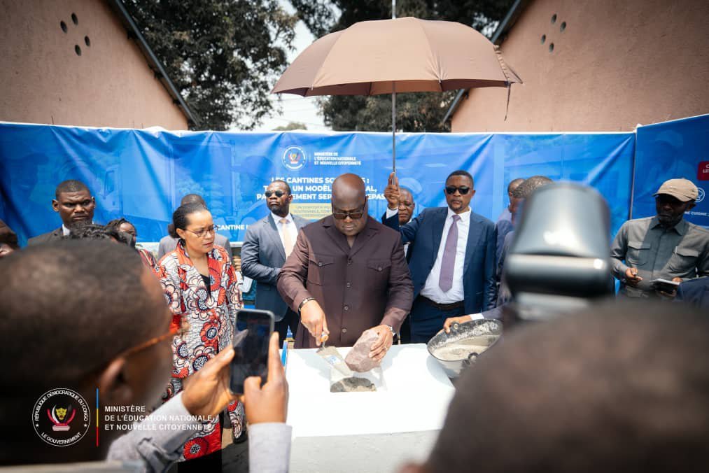 EchangeT39425's tweet photo. 04 septembre 2026.
• À l’occasion de la rentrée scolaire 2026-2027, le président de la République, S.E.M Félix-Antoine Tshisekedi, accompagné par de la ministre d'État, @malu_raissa, est allé à la rencontre des élèves et enseignants de trois établissements scolaires de Kinshasa. https://t.co/HbNO43GtQw