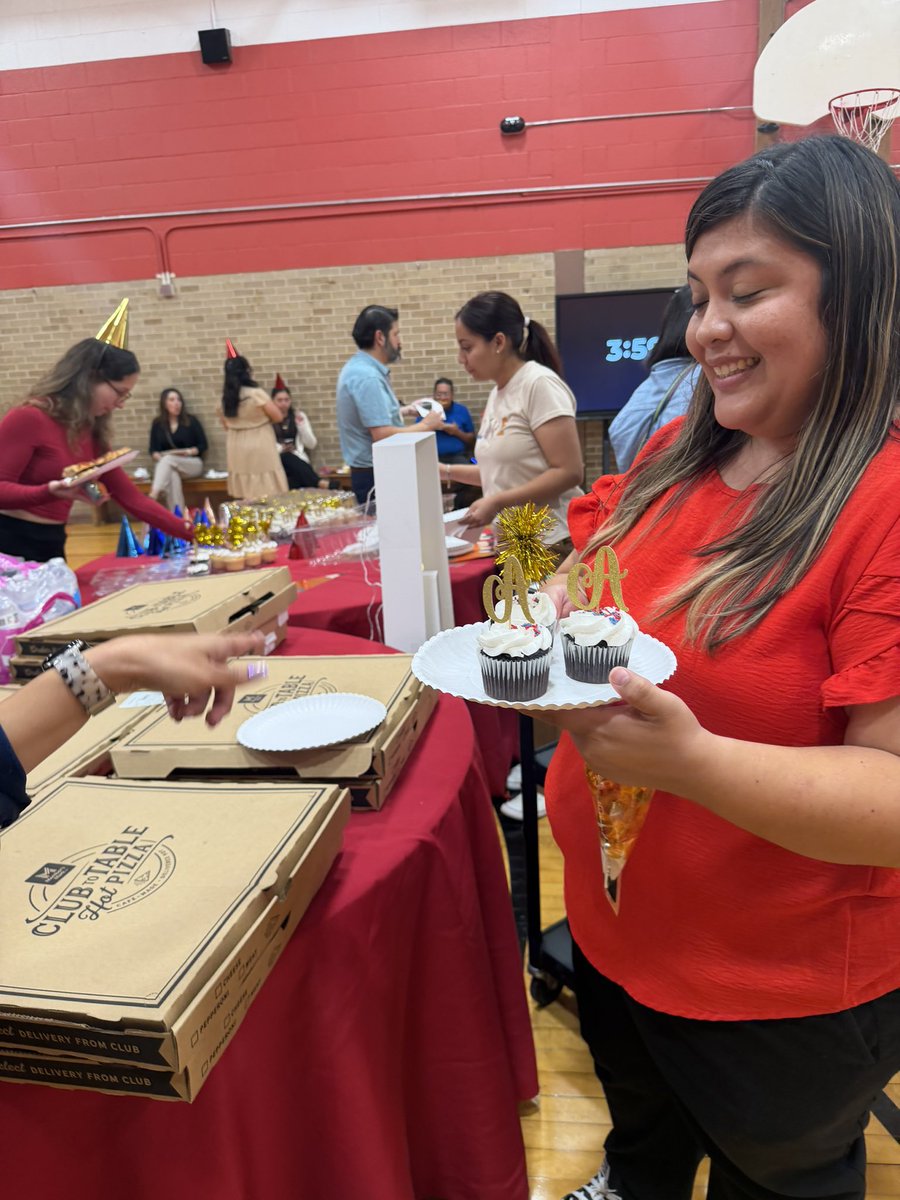 NancyGarciaAP's tweet photo. Celebrating the AMAZING teachers who helped take Silberstein to an A rating! 🎉🏆 Today, our teachers got to be kids again with piñatas, pizza, cupcakes, music &amp; candy! 🪅🍕🧁🎶🍬 Celebrating BIG because they EARNED it! 💙🔥 #silbersteines #region3 https://t.co/9SL7TQcPur