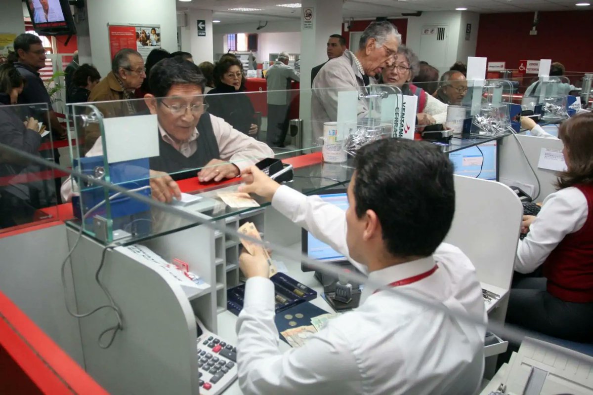 Agencia_Andina's tweet photo. 💳 Proponen eliminar las comisiones por transferencias bancarias y pago de tarjetas de crédito. La iniciativa plantea modificar la Ley N.° 31143 y contempla excepciones para cajas y cooperativas. 👉 https://t.co/bZyRjMHO5d https://t.co/9PxRYtatIJ