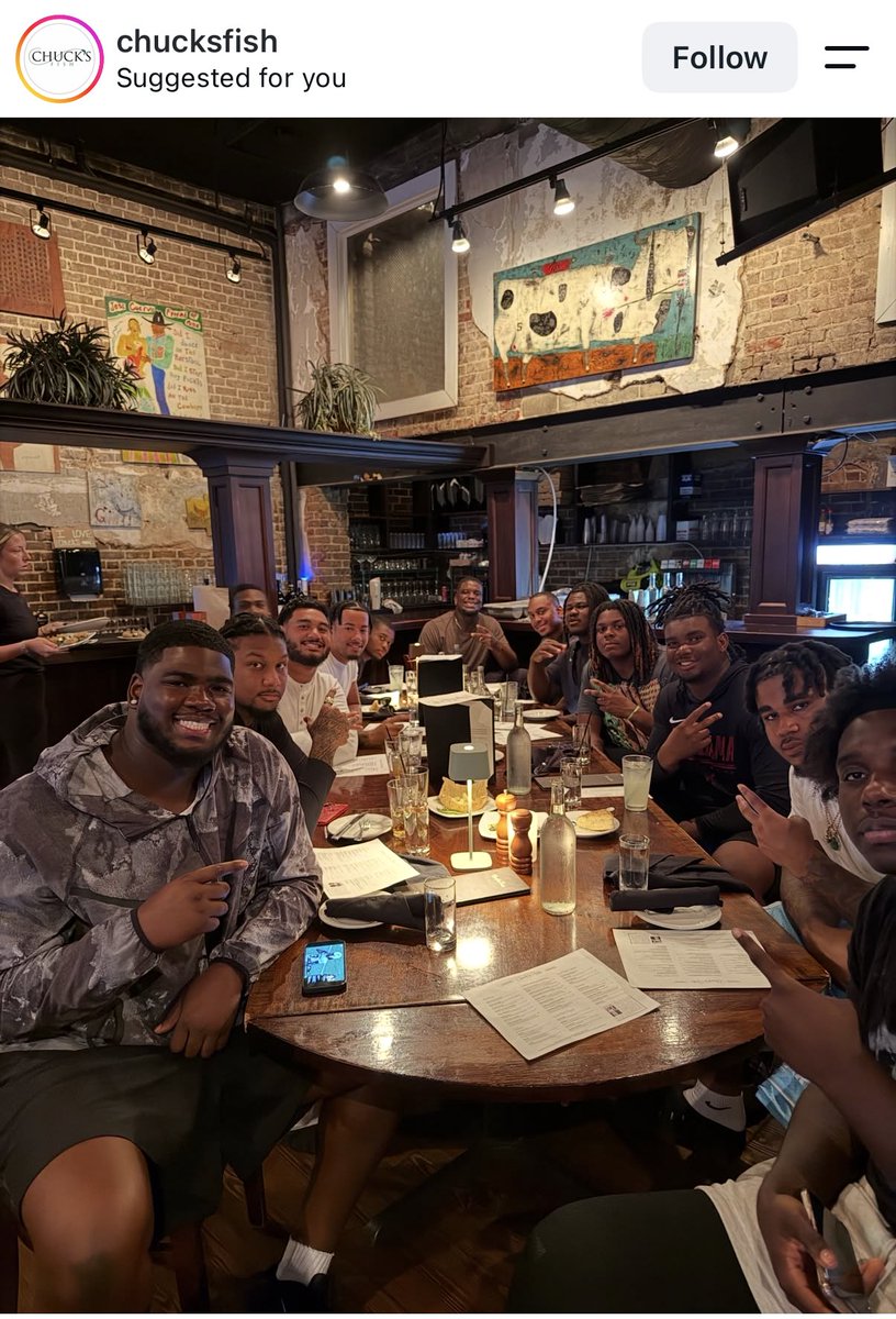 _ColinGay's tweet photo. Looks like the Alabama defensive line took in dinner at Chuck’s Fish before the 2026 season kicks off https://t.co/hezg9hv6MD