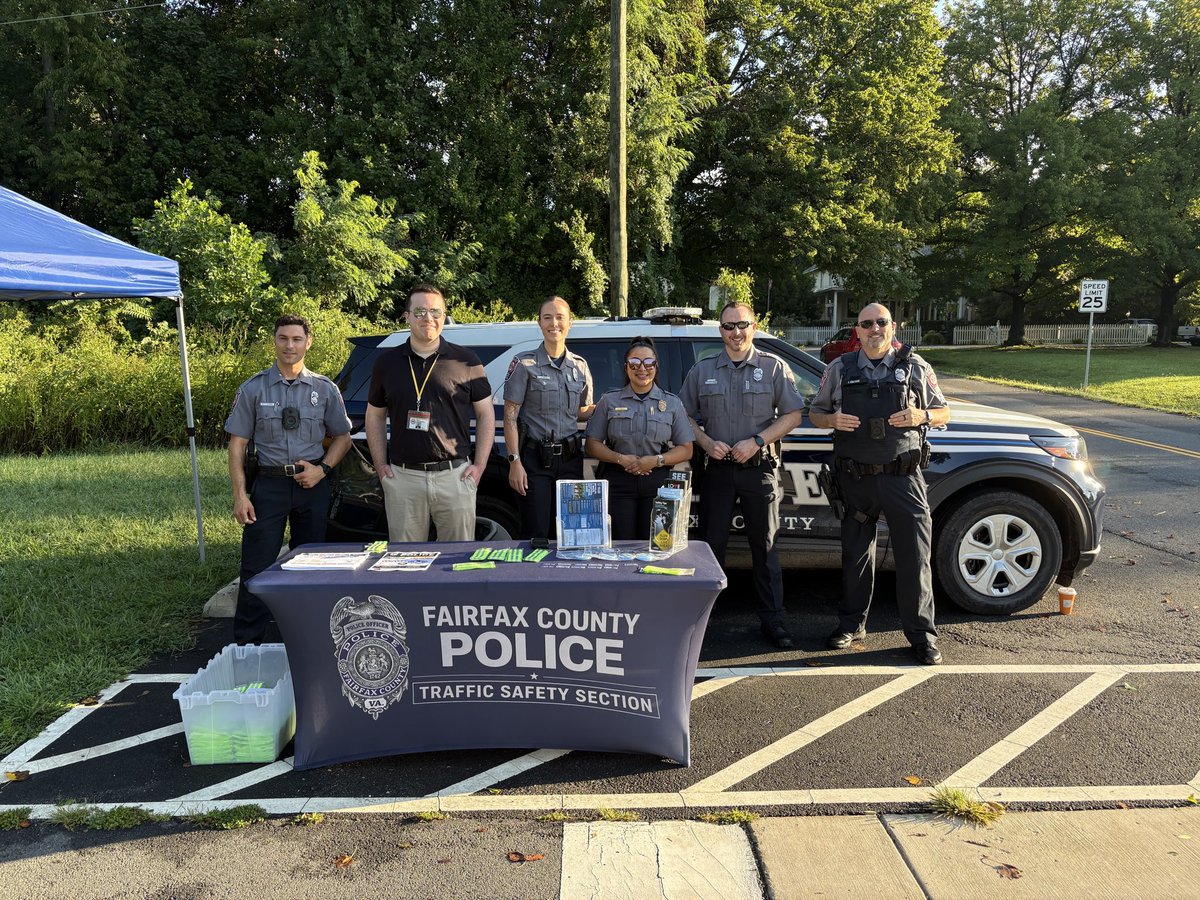FairfaxCountyPD's tweet photo. 🚲 We’re out on the W&amp;OD Trail!

Our officers are out today in the McLean and Reston Districts promoting trail safety and awareness. 👮‍♀️🚴‍♂️

If you see us, stop by, say hello, and grab some safety information! https://t.co/zpvmdDKaFC