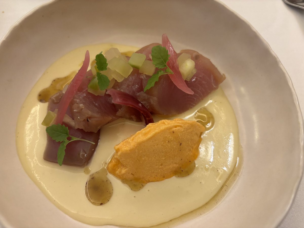 salsadechiles's tweet photo. La gran referencia del suroccidente asturiano: @BarBlancoRest. Bonito marinado con ajoblanco, bacalao con ajoarriero, steak tartar, pote de berzas (el compango iba aparte). https://t.co/2Liwwo35Mw