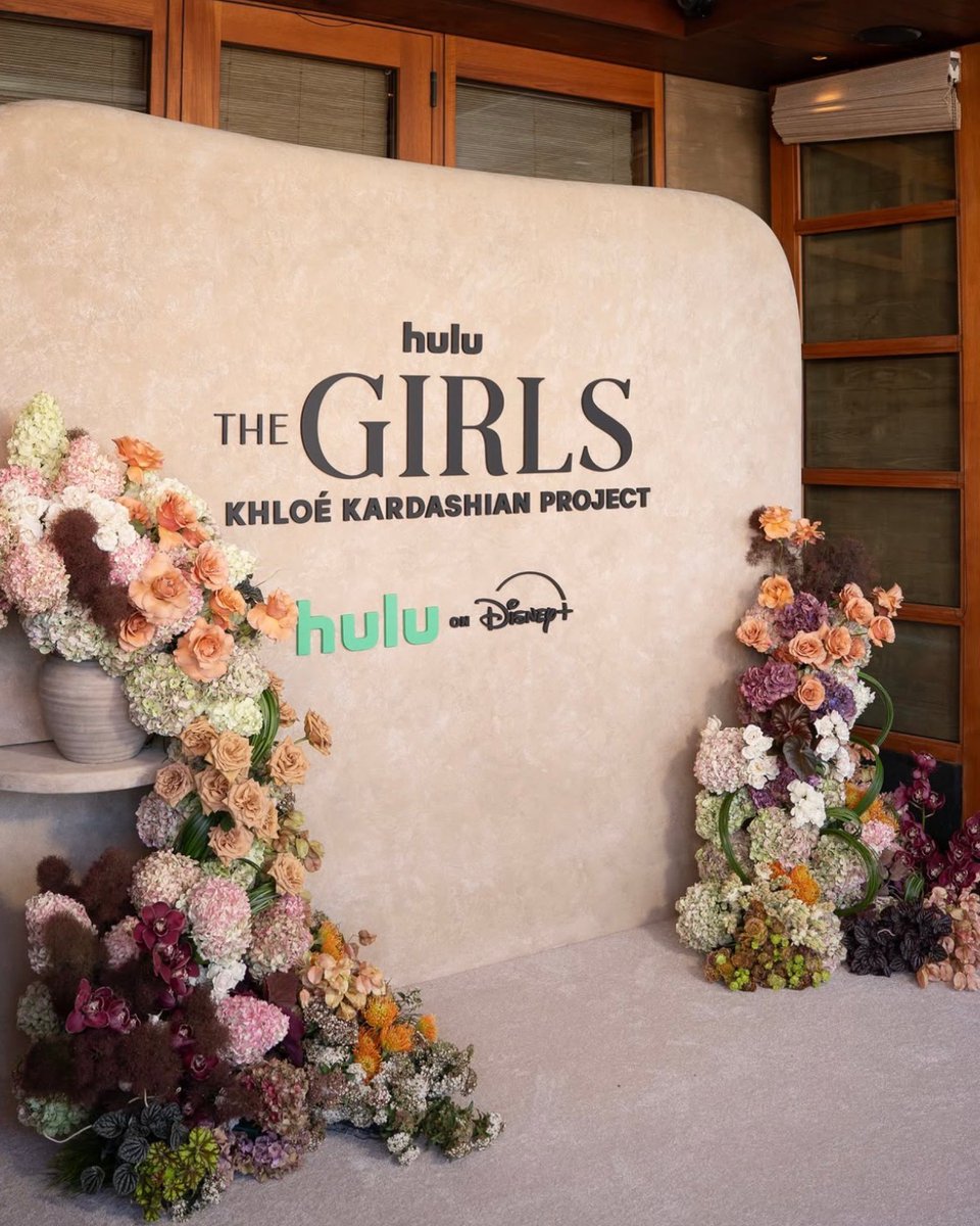 MadeFirstTn's tweet photo. Our MadeFirst West shop fabricated this painted plaster photo moment for The Girls premiere party debut.

Event: Maison Madera
Florals: Cobra Lily
Fabrication: MadeFirst

#thegirls #fabrication #popup #losangeles #experientialdesign https://t.co/qq7WiOxMxk