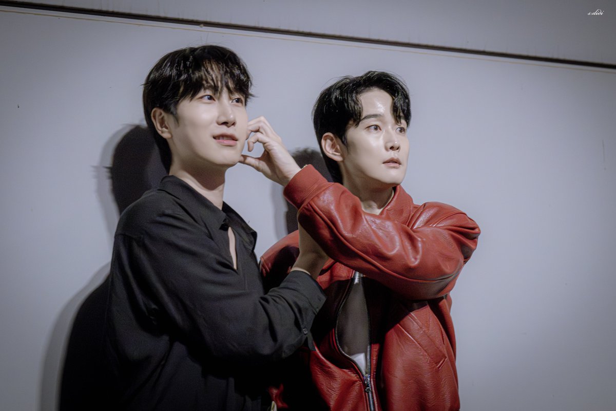 soro_dd_pic's tweet photo. 260904 킨밤지새우고 퇴근길 

포타 중 불꽃놀이 본 실시간 반응

˗ˋˏ저거찍어요ˎˊ˗ 

#임강성 배우님
#이선우 배우님 https://t.co/sClMHi5Ipc
