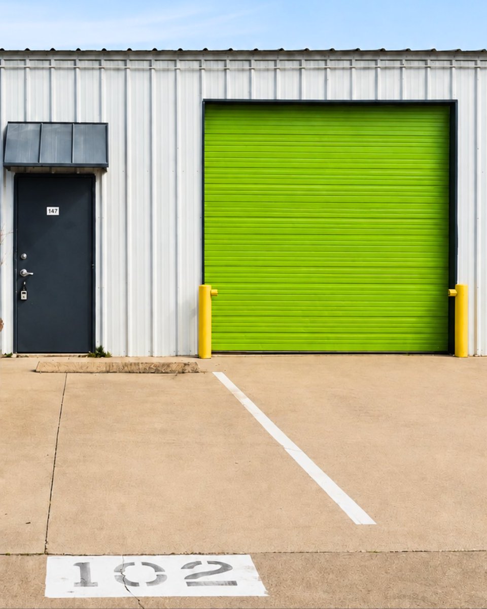 WorkBayOfficial's tweet photo. Whether you've outgrown the garage, need space for inventory, or want a dedicated place to run your business, WorkBay gives you the flexibility to take the next step.

Our private warehouse bays are built for contractors, makers, e-commerce businesses, service providers, and growing teams with the room to work, store, and scale on your terms.

Your next workspace might be closer than you think. Find space near you and book a tour, link in bio.

📍Fort Worth, TX

#SmallBusiness #TexasSmallBusiness #WarehouseSpace #FlexSpace #WorkBay #SmallBusinessGrowth #BusinessSpace