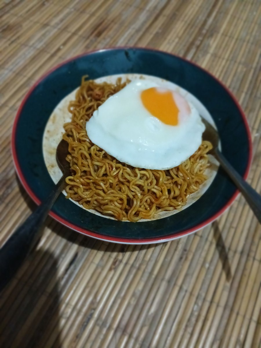 turdayismine's tweet photo. A late dinner🤤 https://t.co/qgPevoxrPQ
