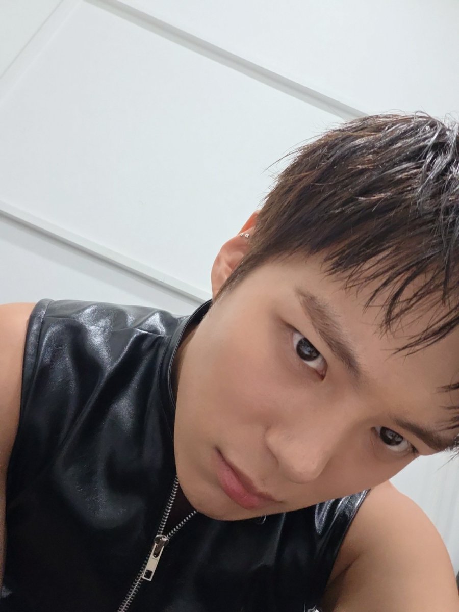 OfficialMONSTAX's tweet photo. 첫 번째 매직 클리어 완료! #민혁 https://t.co/falKmPtuFj