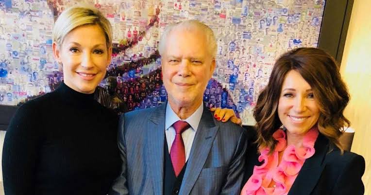 westhamfootball's tweet photo. Vanessa Gold, representing the Gold family, said:

"I am pleased that the West Ham shareholders have reached an agreement, with Daniel Křetínský becoming the largest shareholder and taking a more active role in the decision-making at the club, as well as giving certainty to our fans and clarity over the future."

“My ambition through this process has been to ensure the club had the right leadership and to enable West Ham to achieve its potential and return to its rightful place in the Premier League. This agreement, which was first outlined back in June, provides that stability, allowing the club and its management to continue to focus on the football season. I want to thank Amanda Staveley and her partners for their engagement in this process and the passion they've shown for West Ham throughout."

"It has been an honour to serve the club as joint chair and director and to continue the legacy of my father David Gold. I will remain a small shareholder, but more importantly, I will forever be a passionate Hammers fan. I wish Daniel and the new leadership every success and thank our fans for their ongoing support and kindness."