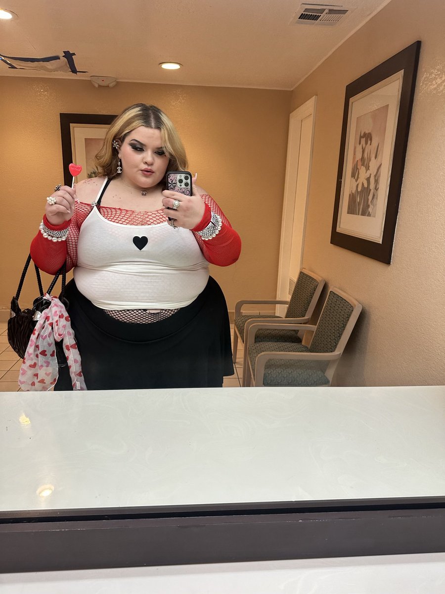 mommyychereee's tweet photo. would u date me even tho im SBBW? https://t.co/gtUKIfl0jJ