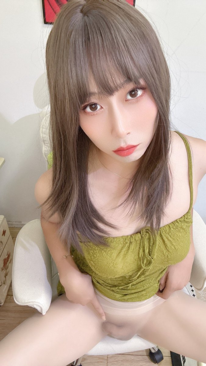 Cdmoran's tweet photo. 8万粉了，谢谢大家喜欢我，关注我，我给粉丝们抽波原味丝袜叭🎉🎉🎉
还是老规矩，关注，点赞，评论，并转发，抽两位幸运宝宝一人一包，后天晚上我再发一条推文公布中奖结果，活动免费包邮送到家，大家点点手指参与进来吧❤️❤️❤️ https://t.co/696wuoEbwf