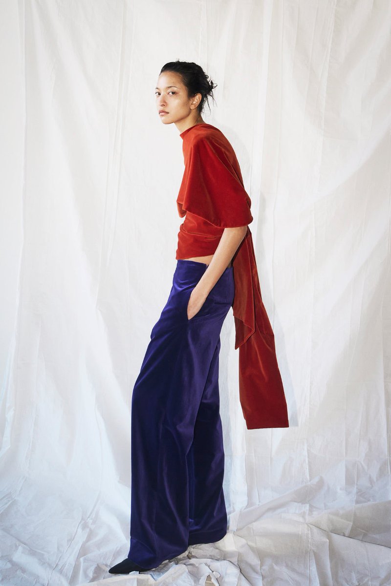 dearvotion's tweet photo. What I imagine the Suspiria witches would wear today. https://t.co/DdDhW9Jv7x