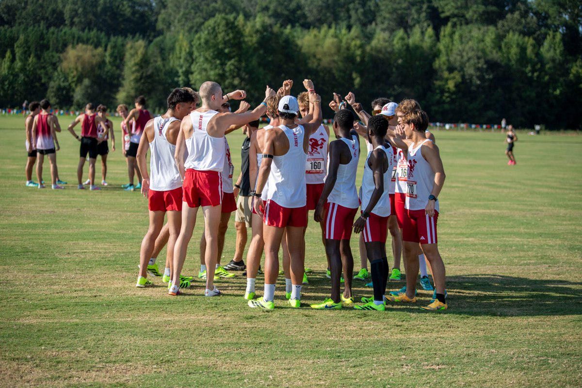 JaxStateXCTF's tweet photo. 🏆BACK ON TOP🏆

The Jax State men’s cross country wins the team title for the third season in a row at the 2026 Foothills Invitational, while the women’s team placed second‼️

#StayCocky🐔| #FearTheBeak👌| #Tracksonville🏡 https://t.co/QJPLjN0BrC