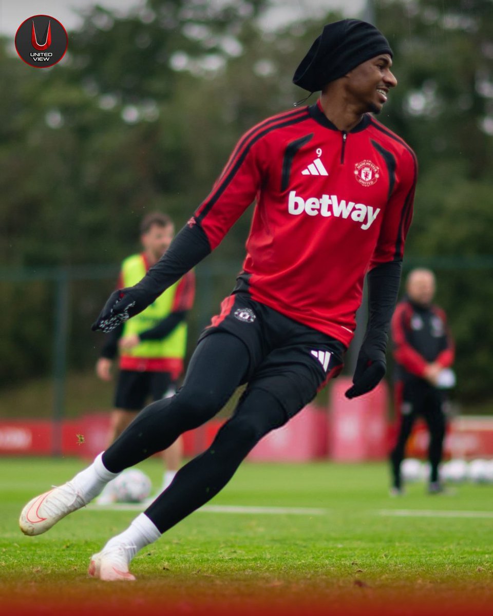unitedviewtv's tweet photo. Marcus Rashford was all smiles in Man United training this week! 😁🔴

𝐖𝐢𝐥𝐥 𝐡𝐞 𝐟𝐢𝐧𝐝 𝐭𝐡𝐞 𝐛𝐚𝐜𝐤 𝐨𝐟 𝐭𝐡𝐞 𝐧𝐞𝐭 𝐚𝐠𝐚𝐢𝐧𝐬𝐭 𝐄𝐯𝐞𝐫𝐭𝐨𝐧? 👀 https://t.co/IMXQX3h3AL