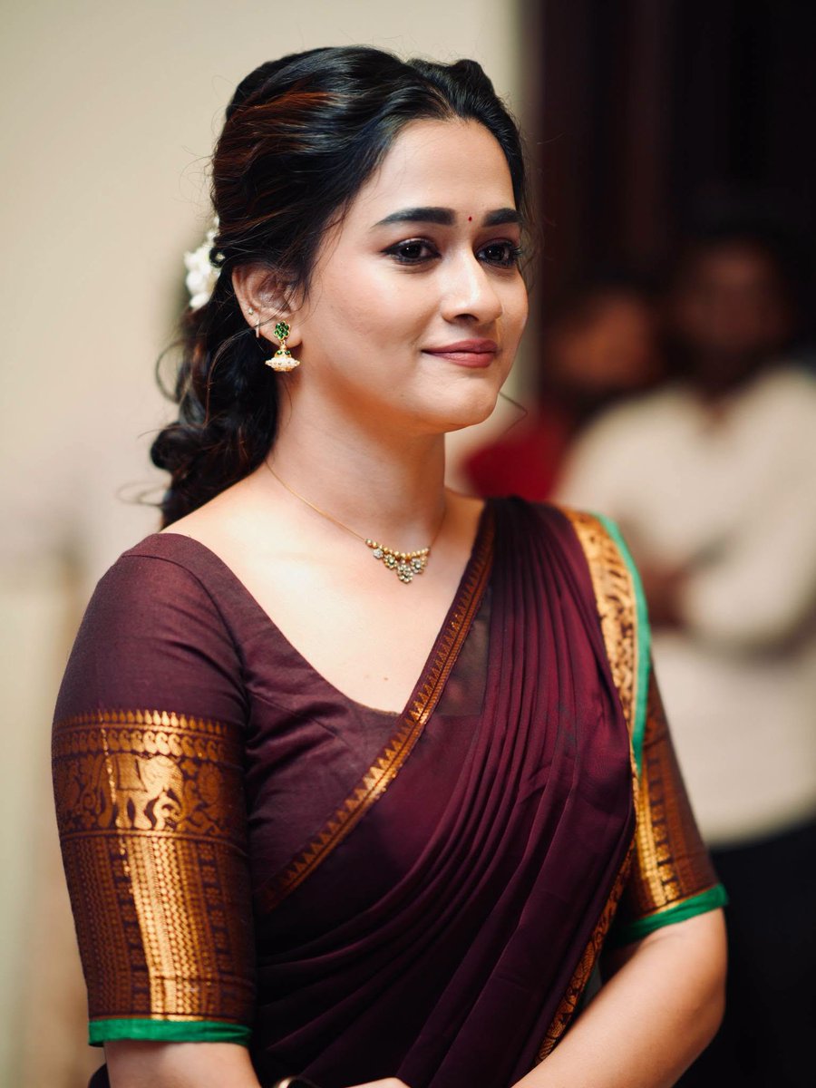 Chennaipatrika's tweet photo. #Kavya #KavyaArivumani #love #Entertaining #fanpagefacebook #keerthysureshfans #fblifestyle #reels #CelebrityStyle #Gorgeous #Kollywood #tollywood #bollywoodstyle #bollywoodqueen #sandalwood #chennaipatrika #BollywoodStyle #sandalwood #mollywood
@Chennaipatrika https://t.co/ojBt1QtX10