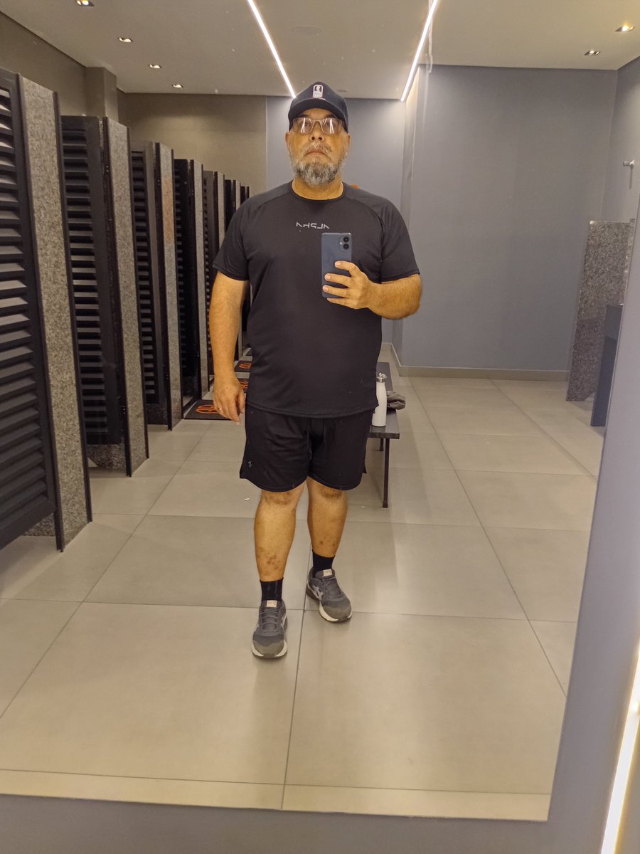 TreinandoFofo's tweet photo. 💪🏼 Treinando Fofo 💪🏼 
Acabo de levantar 18.966 kg no @hevyapp
@PanobiancoGym
@gympass
 https://t.co/BGyisEds0F https://t.co/qRFbz95mnw