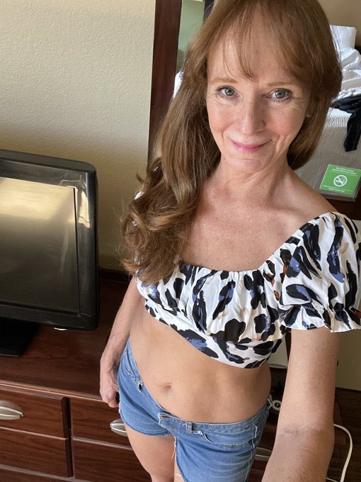 RedHead737i's tweet photo. Happy Friday! https://t.co/iRF83clXUx