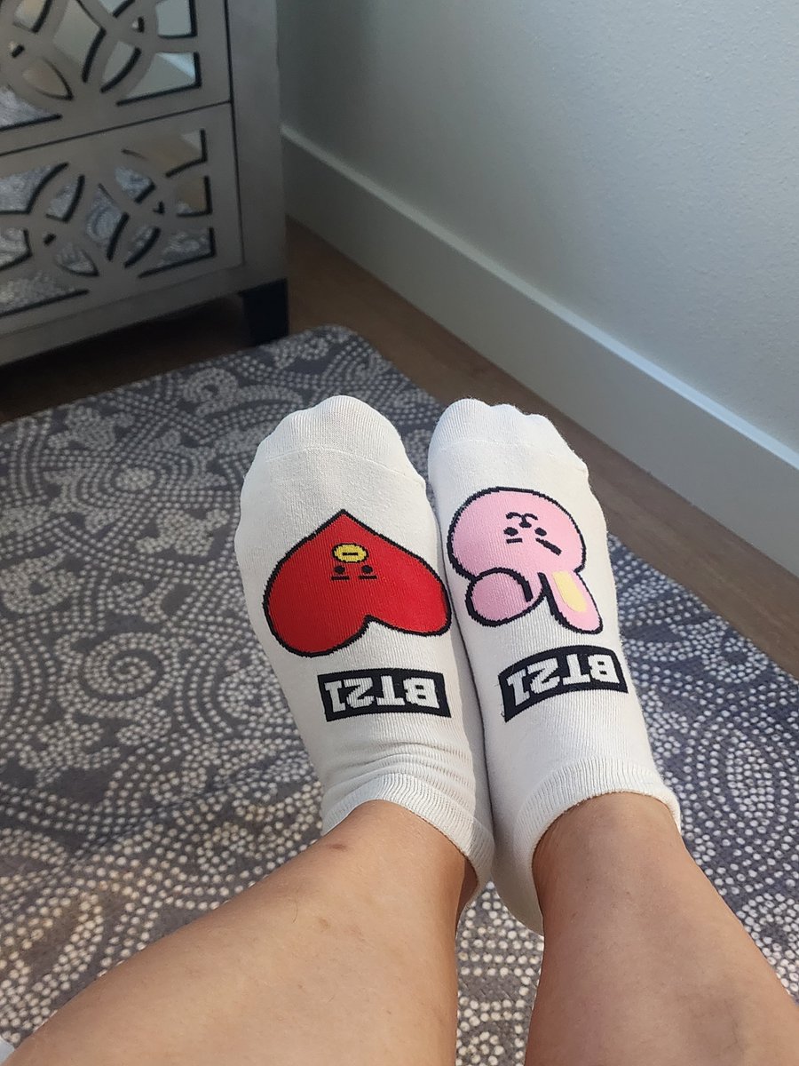 Tweety2253's tweet photo. Im going to work  and its casual friday so im wearinc my #taekook socks.  Honetly cant finf the pair so it all worked out🤣 https://t.co/YSfmVwfIYs