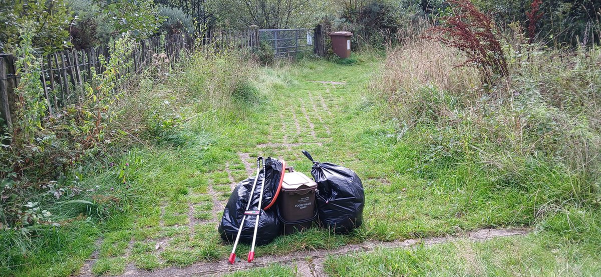 AlistairFergu11's tweet photo. 6 bags off the River Leven today. Dalquhurn Loop checked and pretty overgrown but tidy.
#litterpicking #litterfree #ReportingLitter #keepbritaintidy #LeaveNoTrace #KeepScotlandtidy
#SpringCleanScotland #Litter
#KeepScotlandBeautiful
#WDCouncil #bigclydecleanup #greentangerine https://t.co/sqkMsiW3ir