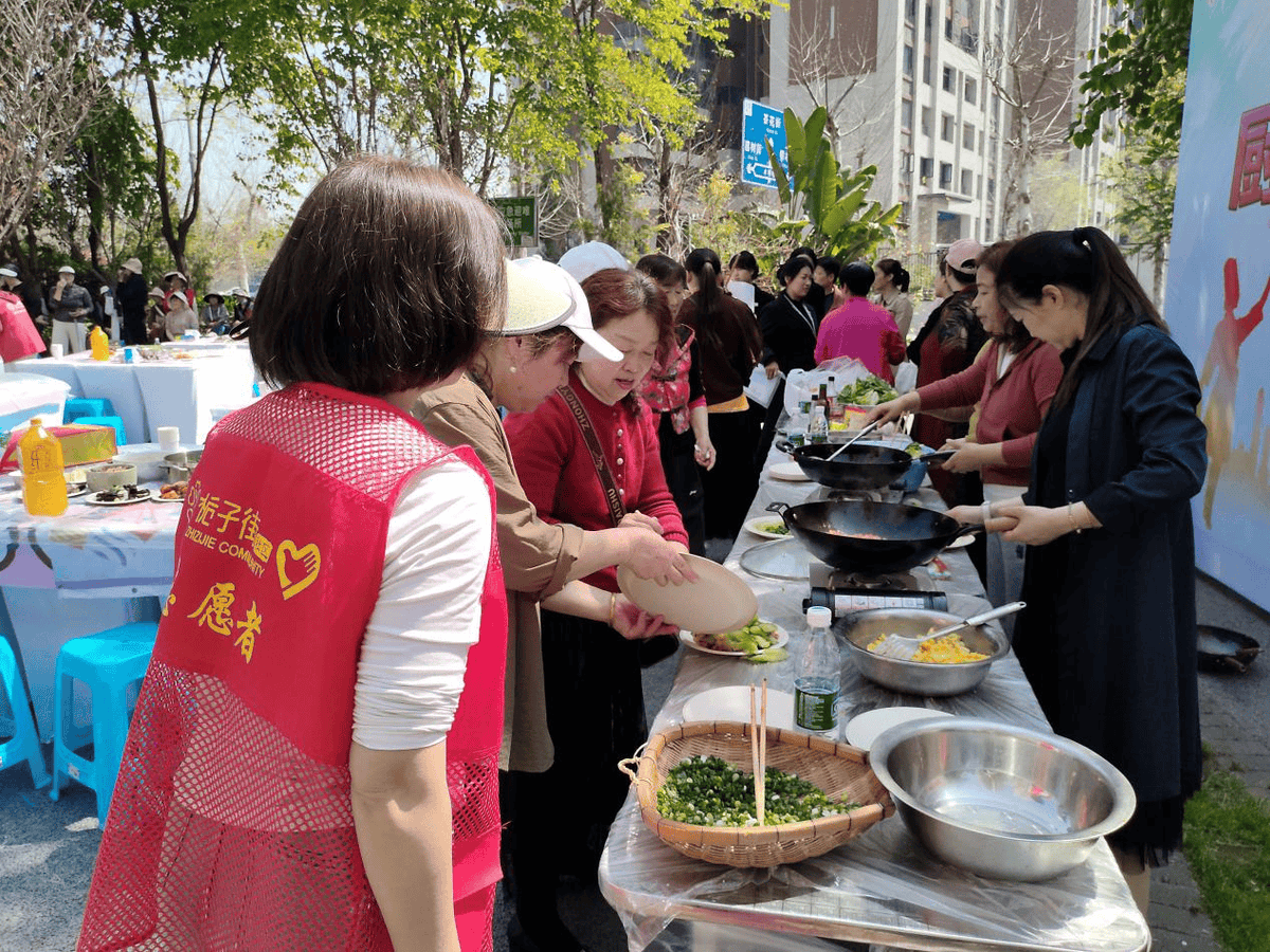 aeliz635737's tweet photo. Spent this weekend volunteering at the community food bank—handing out meals to 200+ neighbors in need, and the smiles we shared made every minute worth it. Love giving back to the local family!， https://t.co/oA6G2uSUwP