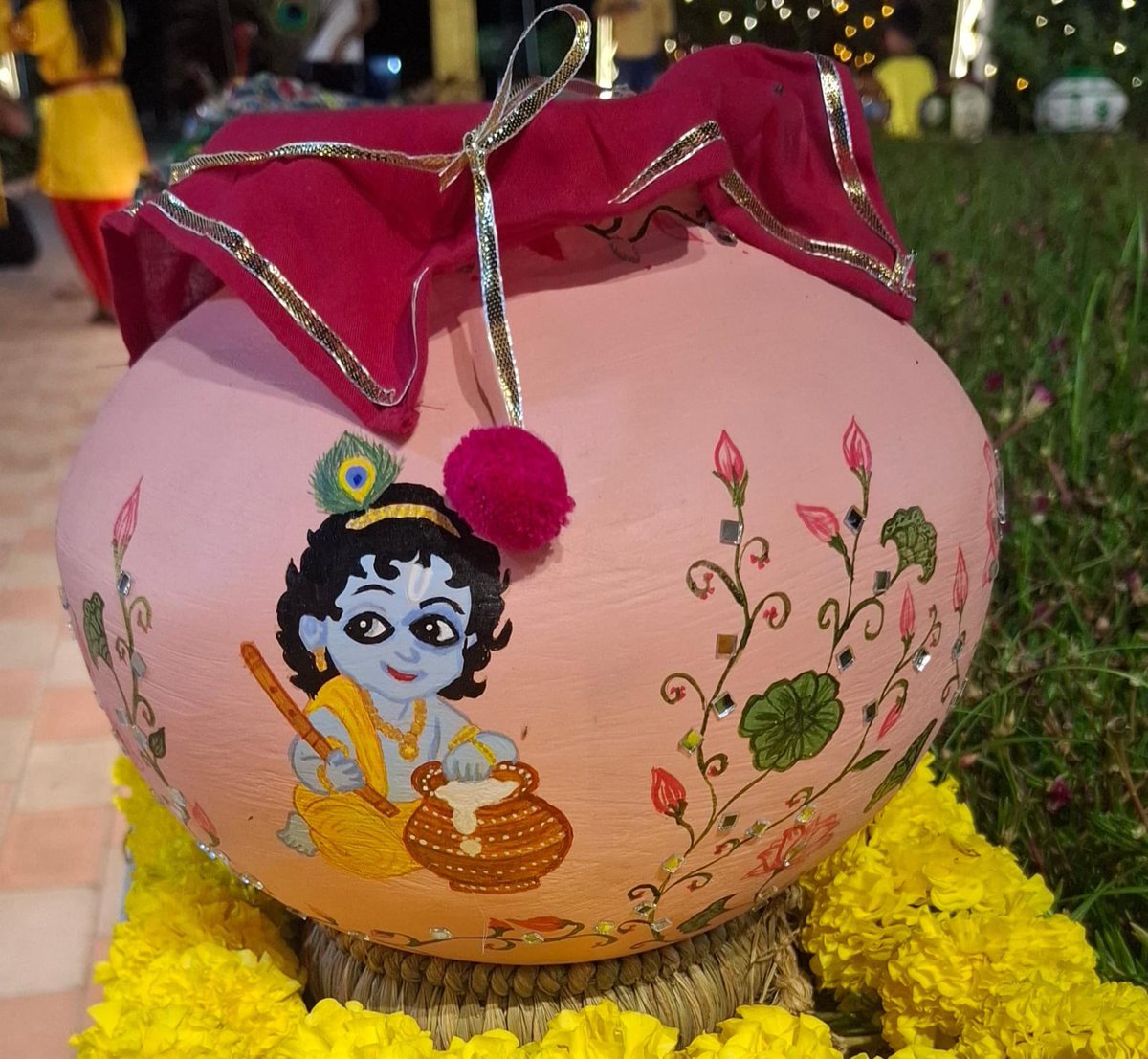 priteshpandya4's tweet photo. “Janmashtami Celebration at IFFCO Kalol” 

कृष्णं वन्दे जगद्गुरुम्‌

भक्ति, प्रेम एवं धर्म के शाश्वत आलोक, वासुदेव भगवान श्रीकृष्ण जी के पावन अवतरण दिवस 'श्रीकृष्ण जन्माष्टमी' की  हार्दिक बधाई एवं मंगलमय शुभकामनाएं।

जय श्रीकृष्ण! https://t.co/yWwKEwq7oo