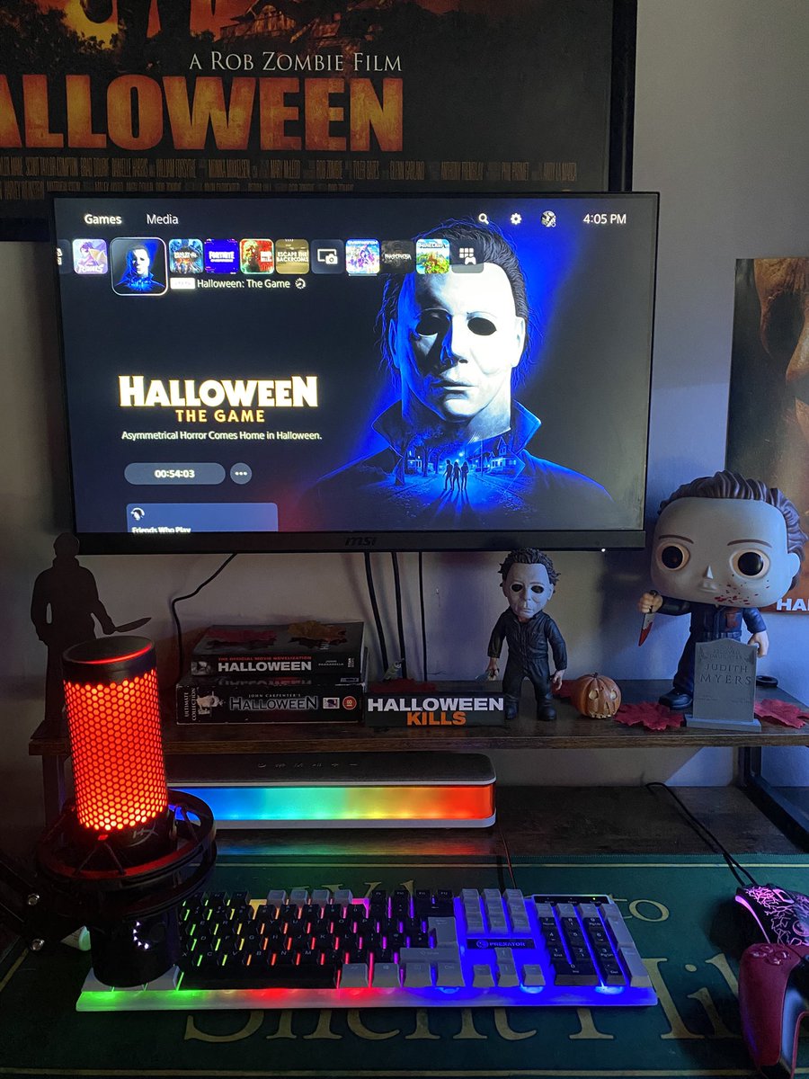 slxughting's tweet photo. fellas, 1 fucking hour away. my room &amp; setup are all halloweenified READY. 🎃🔪 https://t.co/Z9REoHRgMs